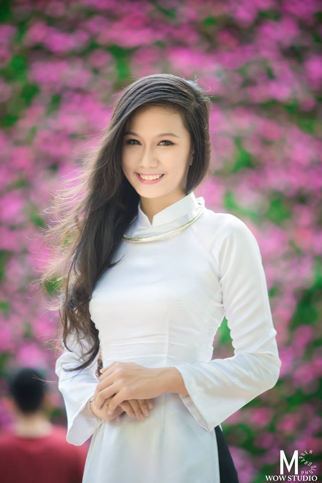 女仆主动张开腿给主人调教